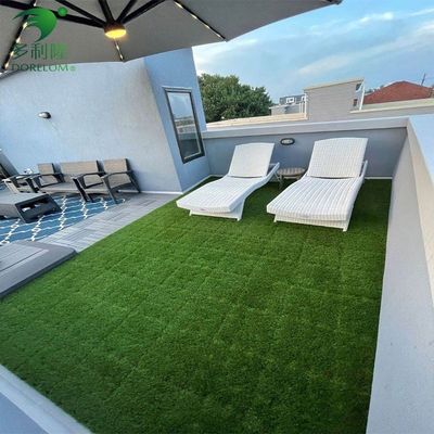 Gewerbliche künstliche Rasenfliesen Verriegelung Design 3/8-Zoll-Gauge DIY Pet Lawn Mat