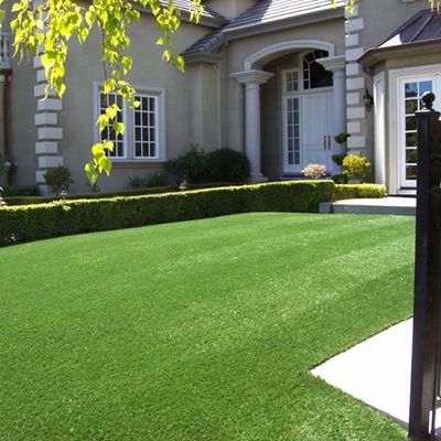 SPU-Beschichtung Weichgrünes natürliches künstliches Gras für den Außengarten Hintergrund Landschaft