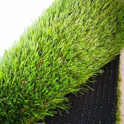 8204 Kunststoff-Grasteppich Die ultimative Lösung für Gartenlandschaftsgestaltung und -dekoration