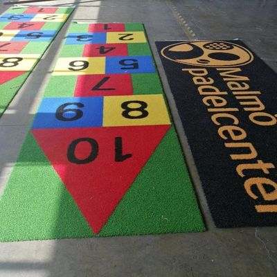 PE-PP-Rücklage Künstliches Gras Logo Farbmuster Synthetischer Rasen Mini-Fußballteppich
