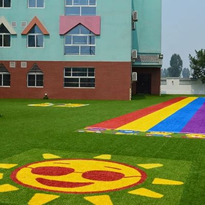 PE-PP-Rücklage Künstliches Gras Logo Farbmuster Synthetischer Rasen Mini-Fußballteppich
